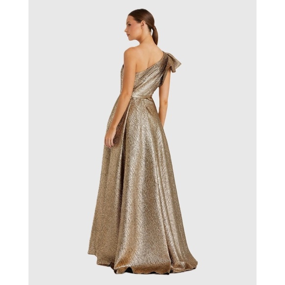 NWT Mac Duggal 68608 Gold One Shoulder Metallic Ballgown Size 6 - Picture 3 of 14